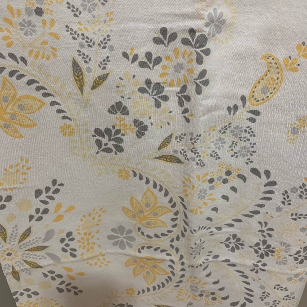 Floral cloth shower curtain - Picture 2 of 4